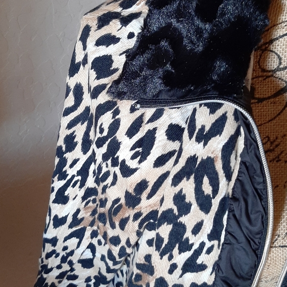 Beautiful animal print sweater jacket - Picture 2 of 8